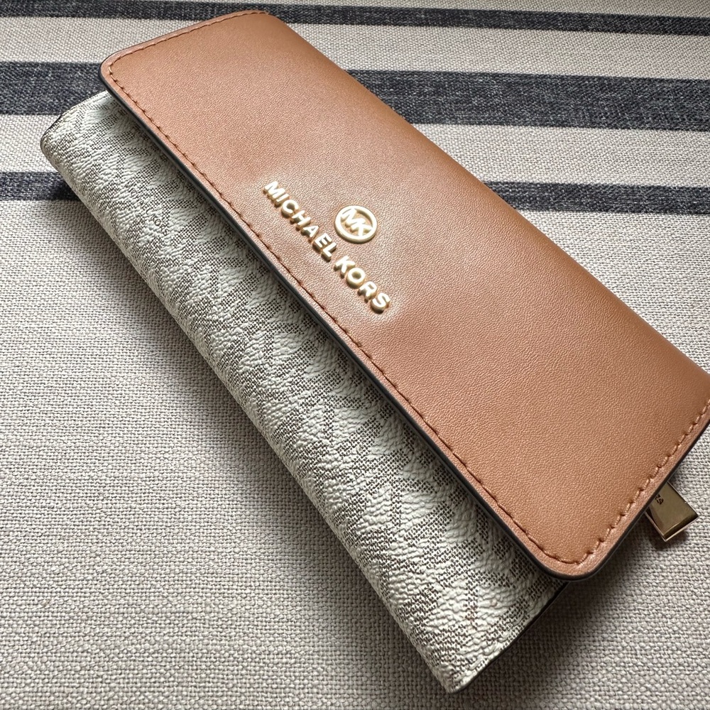 Michael Kors Wallet (Logo)